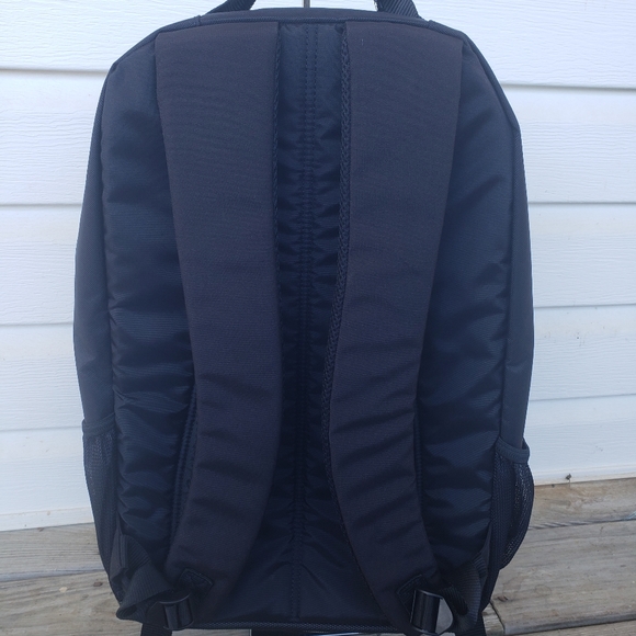 Targus Groove 27L Laptop Bacpack! - Picture 12 of 12